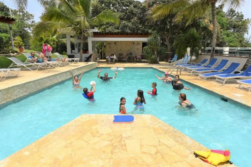 Family Apt #5, sleep up to 10, pool, jacuzzi, BBQ, five min to #2 PR - Image 1