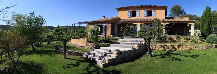 Bondehus med swimmingpool på kanten af ​​Haut Var med udsigt over Ste Baume - Image 1