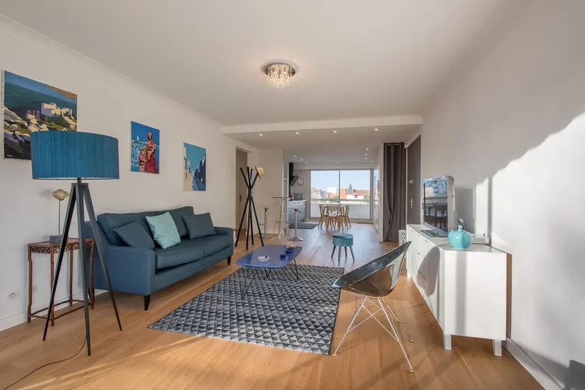 Magnificent 1st line apartment.50 m from the beach.Ideal location.Private parking.   - Image 1