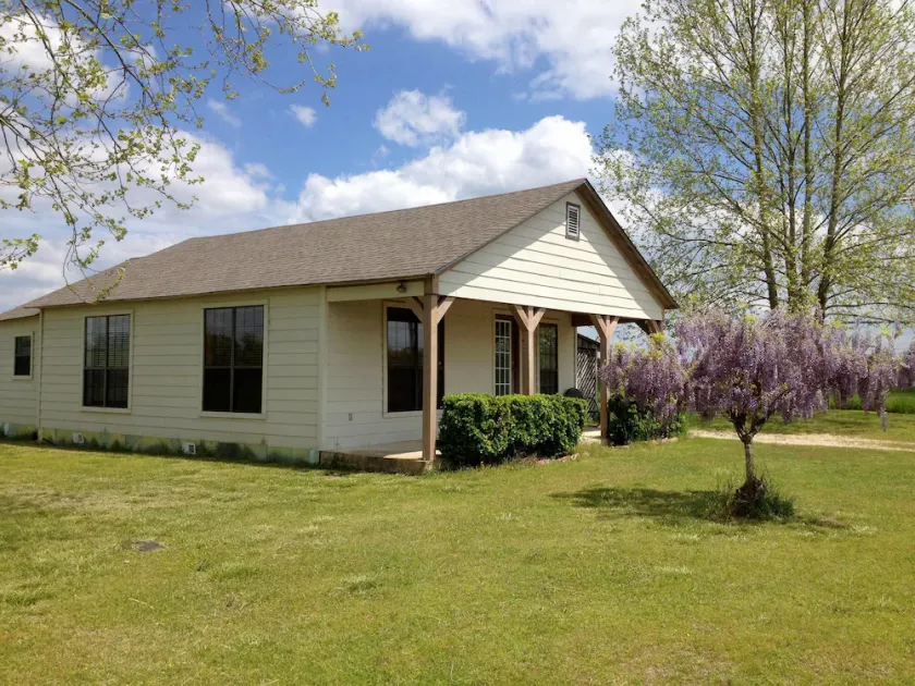 Fully Furnished Two Bedroom Farm House, \"The Little House\" Has Everything ! - Image 1