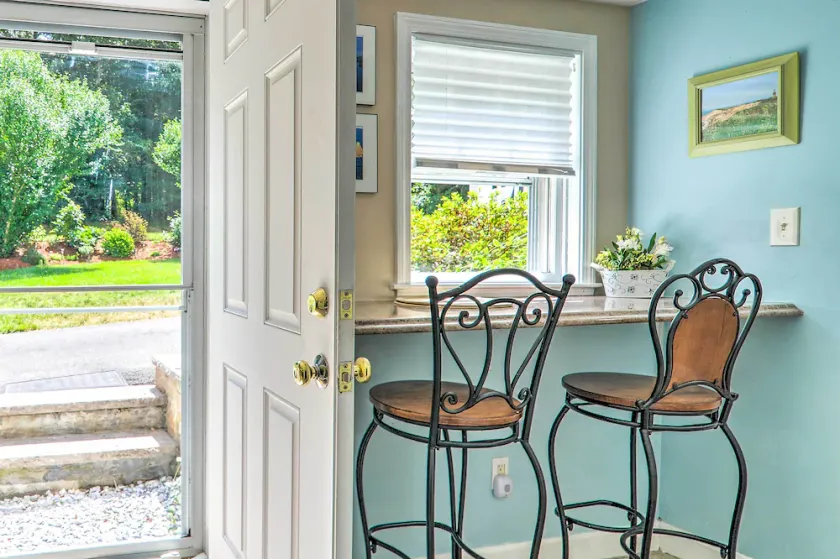 3 Mi to Bourne Scenic Park: Quaint Cape Cod Apt - Image 1