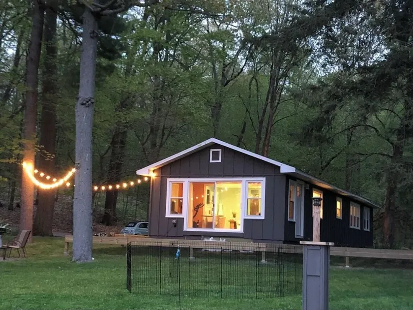 Quaint Cottage Retreat on Secluded Cove of Wall Lake - Image 1