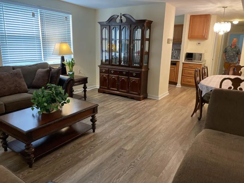 Quiet 2 Bedroom Apartment Condo close to Downtown - Emerald Elite - Image 1