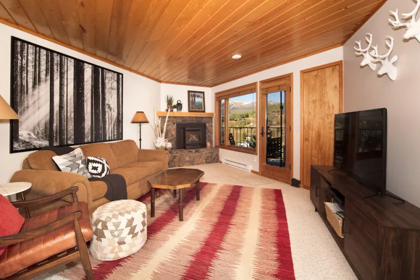3br townhouse with stunning views, garage, hot tub, sauna and stocked kitchen - Image 1