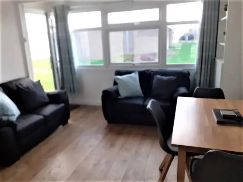 Light & Airy Chalet - 5 min to beach - short drive to Broads & Great Yarmouth - Image 1