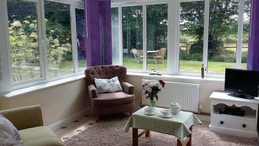 Beautiful one bedroom cottage, 5 miles coast, 3 miles dartmoor - Image 1
