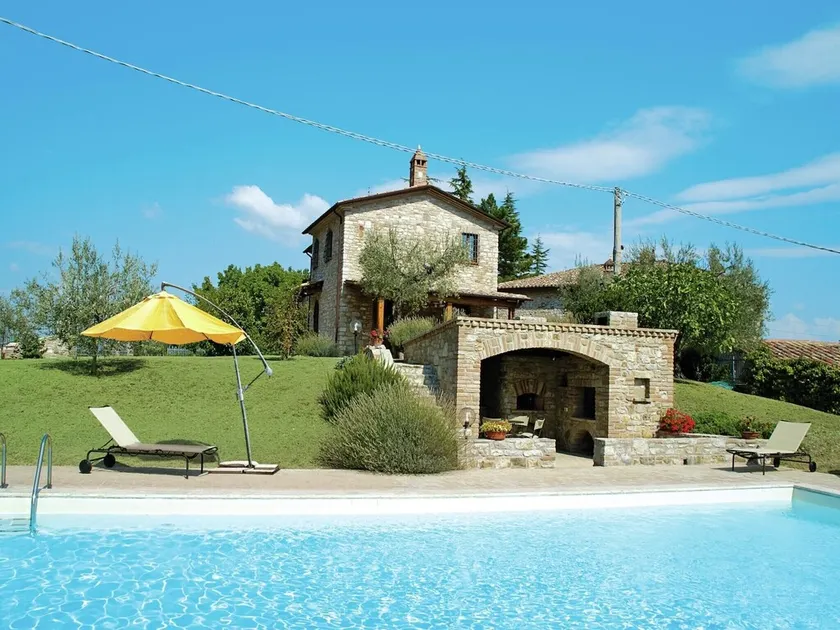 Villa in Umbertide with Pool and Garden - Image 1