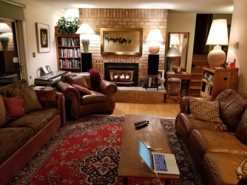Prestigious residential family friendly home overlooking Golf Course!!! - Image 1
