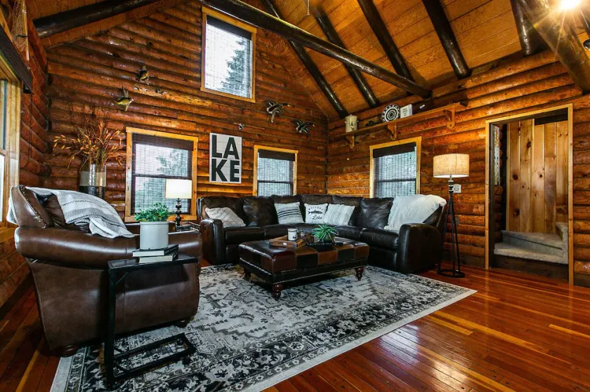 Stunning Log Cabin with amazing views at Apple Canyon Lake, Perfect Location - Image 1