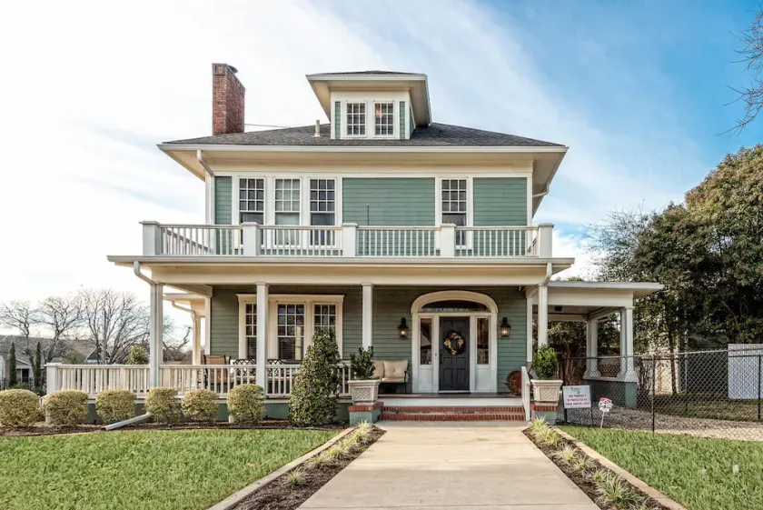 Gorman House-As Seen On HGTV's Fixer Upper Silos Downtown Baylor McLane Stadium - Image 1