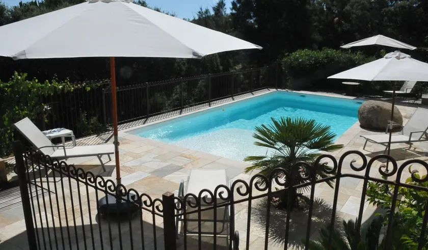 Superb villa with swimming pool, garden, at 500 meters from the beach - Image 1