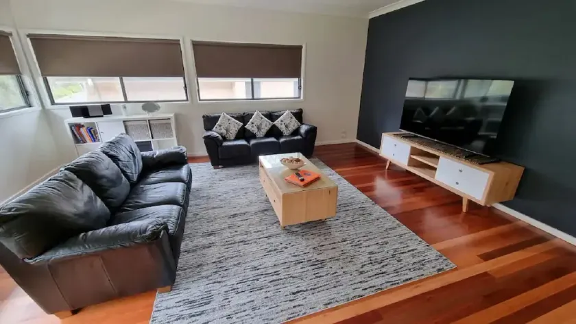 One of Malua Bay's BEST: Large modern home - Image 1