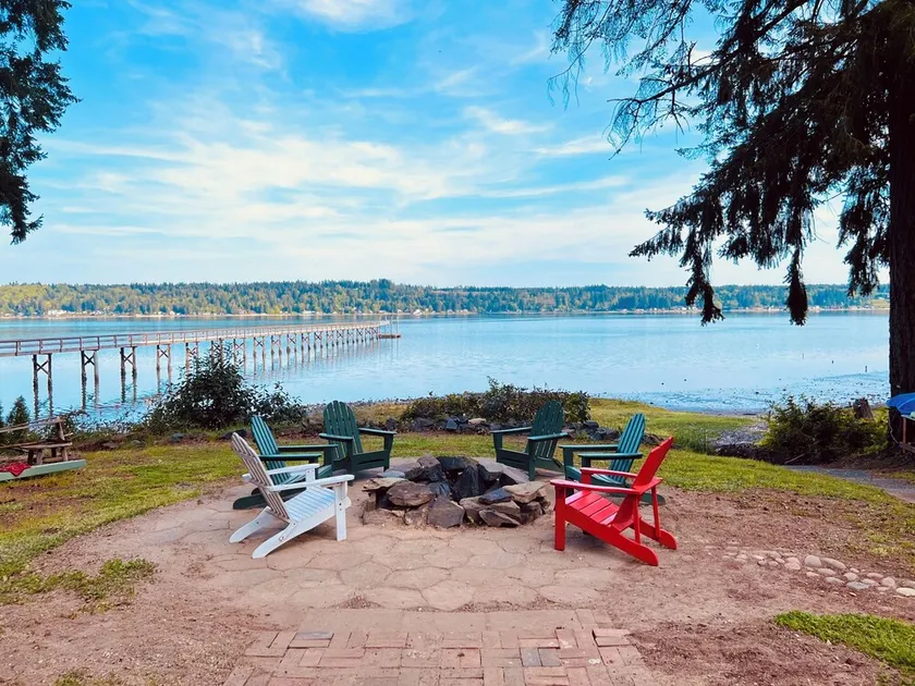 Eagle View Waterfront Retreat in Belfair, Hood Canal with King Beds, kayaks - Image 1