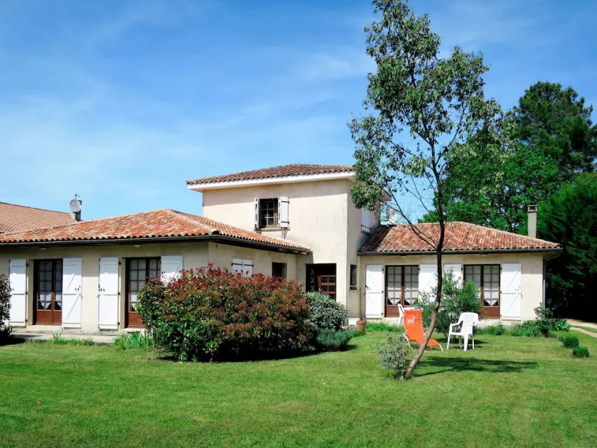 Skøn privat feriebolig for 6 personer med privat pool, WIFI, TV og terrasse - Image 1