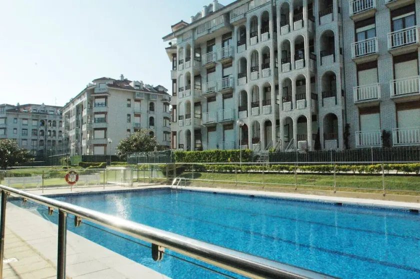 Apto céntrico con piscina - Residencial Cilla 6022 - Image 1