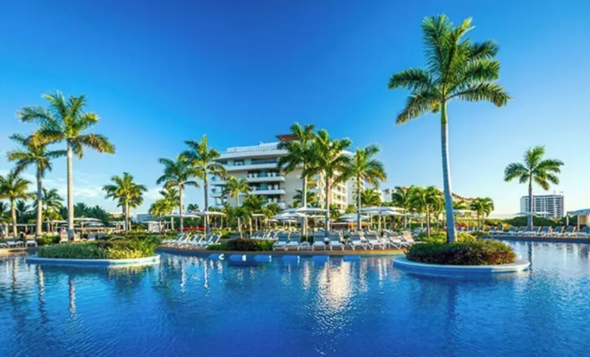 Luxury Golf and Beach Resort in Nuevo Vallarta - Image 1