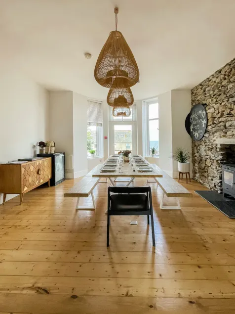 Sleeps 16 with style and space- and a hot tub! - Image 1