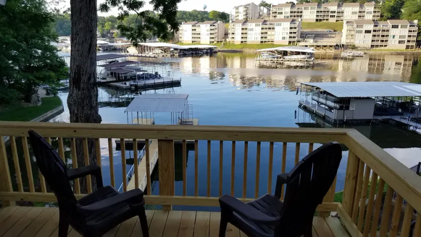 Remodeled Private Waterfront Cottage, Pet Friendly, with dock in Osage Beach! - Image 1