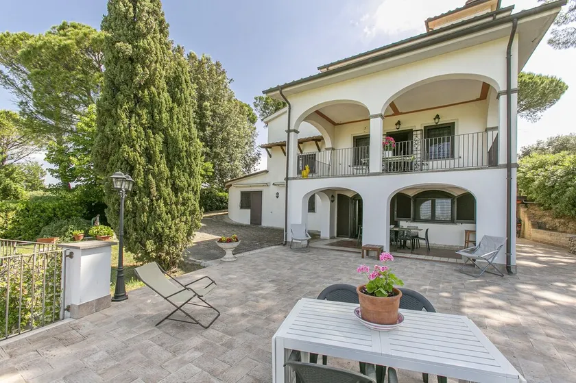 Unique Countryside Villa near Rome with Art, Charm and a Panoramic View - Image 1