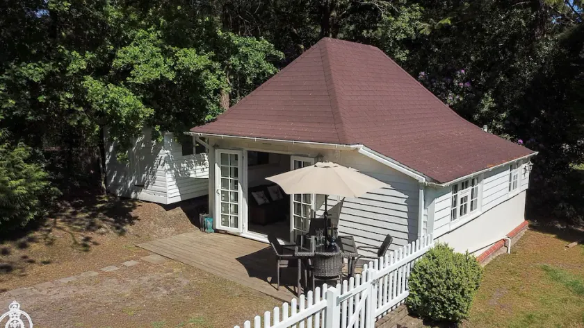 Tranquil Cottage in this Quiet Corner of The New Forest. - Image 1