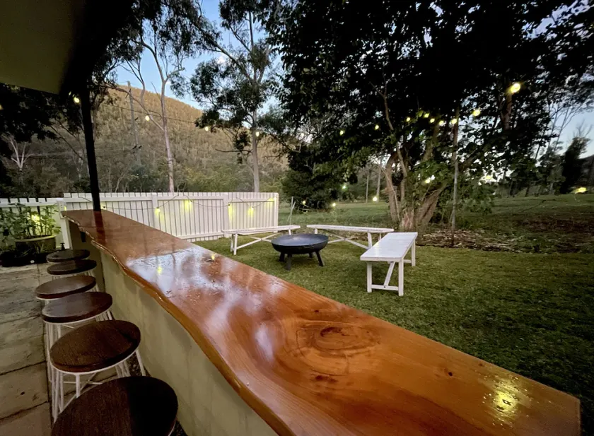 Somerset Dam Retreat - Relax & unwind. Sleeps 10 - Image 1