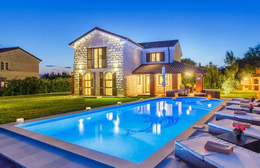 Villa mit  Pool, Whirpool,  Innenpool - TRAVELER Reiseburo Krk - ID 2132 - Image 1