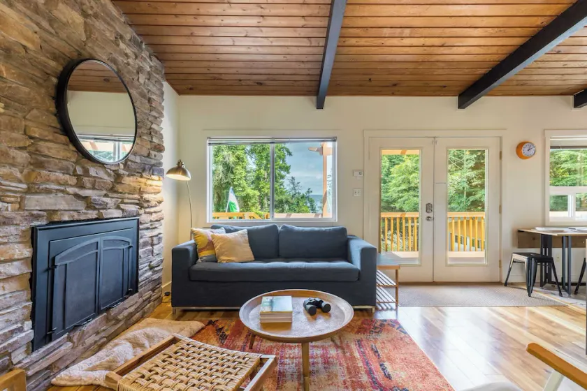 Mid-Century Beach Cabin by AvantStay - Image 1