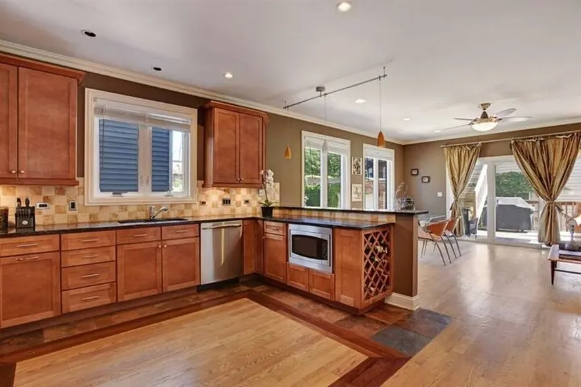 3-Levels.11Beds.Sleeps 20. 10min walk to Train. Rooftop+Spa Bath+Garage. - Image 1