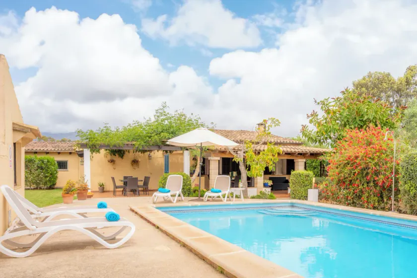 Villa with pool 2.5 km. from the sea Very quiet area. Wifi. - Image 1