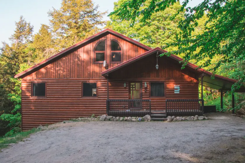 Stunning Muskoka Waterfront Cottage on 3 Mile Lake! - Image 1