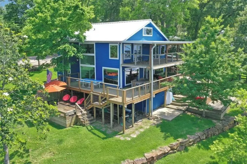 Gorgeous, 1 Acre, Private, Waterfront Lake Livingston Oasis w/ Dock - Image 1