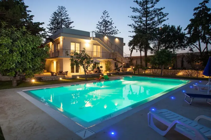 Apartment with heated saltwater pool, private garden, air conditioning, WiFi - Image 1