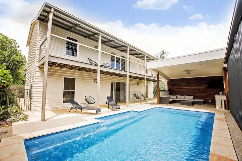 4BR * 2 BA * Sleeps 10 * Pool * Close to Town & Boat Ramp - Image 1