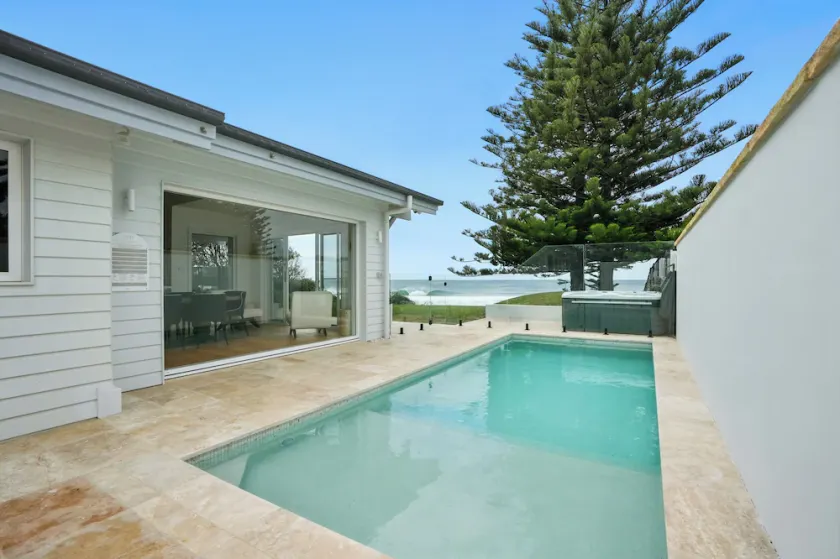 Habbaniyah - Beach Front, Pool, Spa, 5 Bedrooms, Sleeps 14 - Image 1