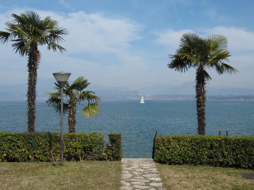 BLUE FRONT LAKE (if overbooked 👀CASA AMELIAS👀) with 2 bedrooms, 4 beds - Image 1