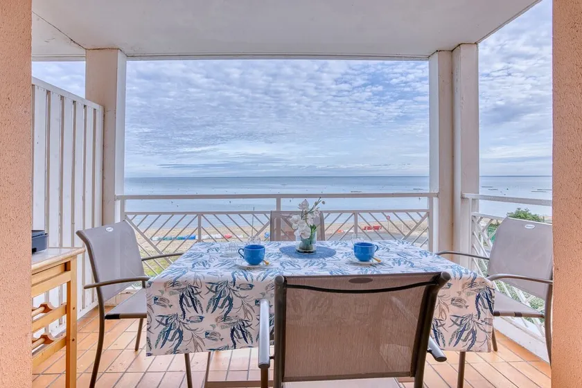Sea View Apartment Arcachon – Private Terrace & Balcony, Sleeps 4 - Image 1