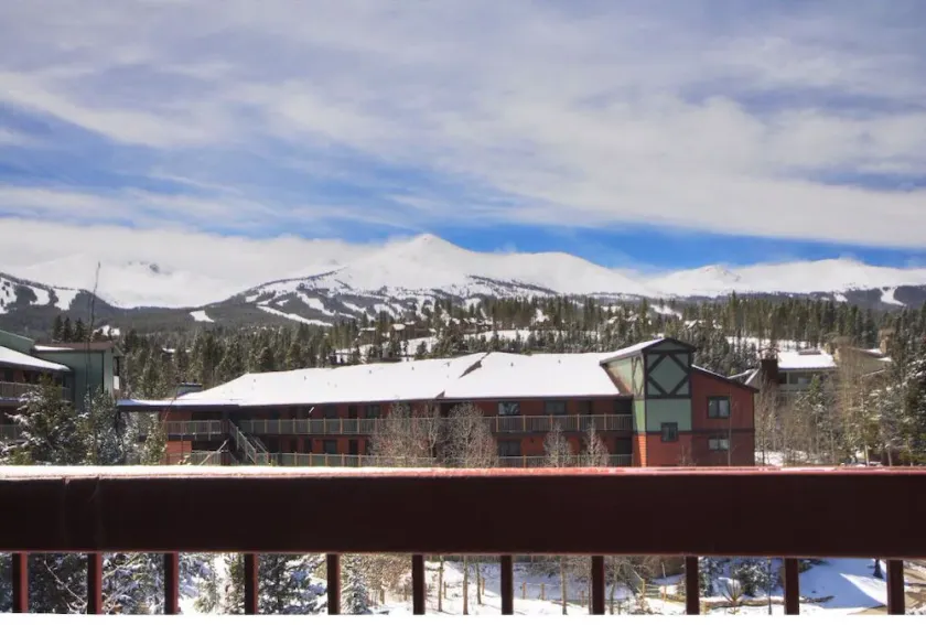 Premium 1BR Den Condo | Year-Round Outdoor Fun - Image 1