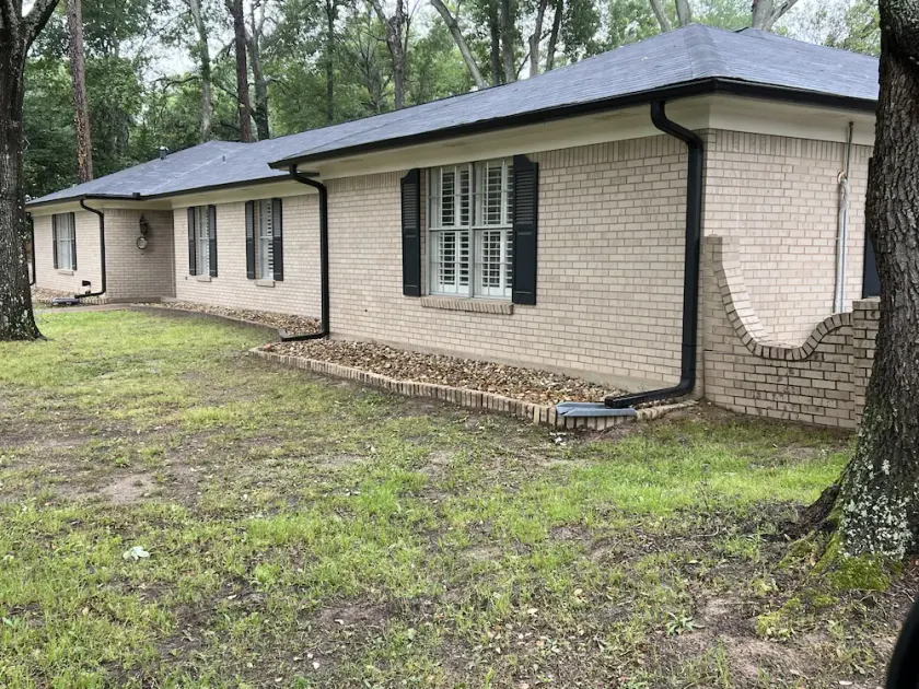 3BR Home with Fenced Yard near South Tyler, 1.6 Acre , Spacious Garage - Image 1