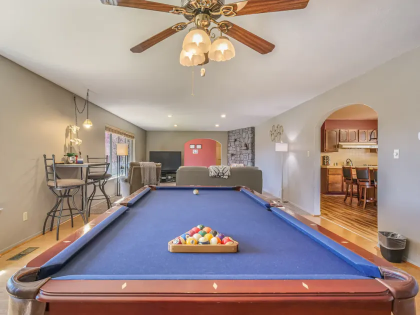 Spacious Cozy Home with private \"HOT TUB\" - Image 1