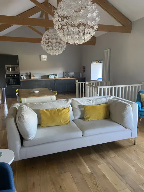 The Snug - Beautiful Grade 2 listed barn conversion - Image 1