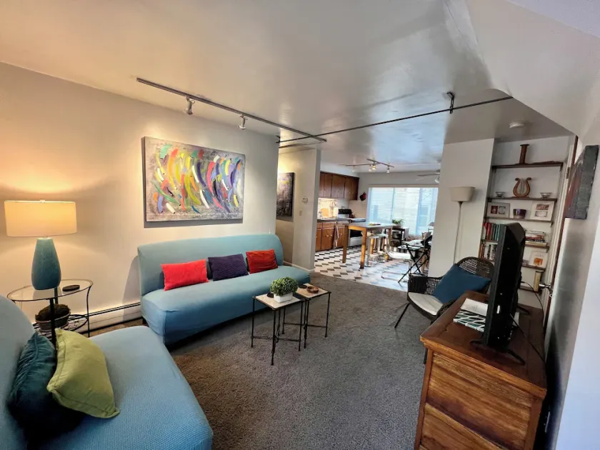 CD1 Downtown Garden Flat (Central) - Image 1