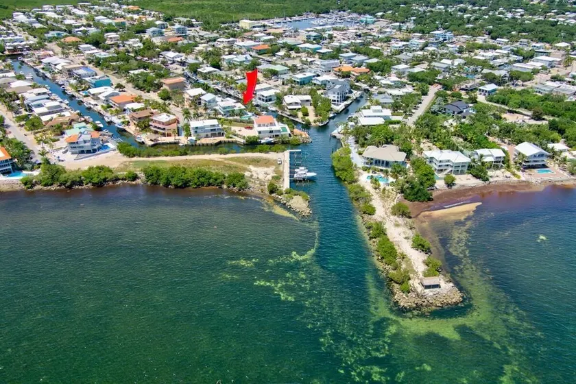 Oceanfront 165ft Dock, Full Sun Heated Pool – Perfect for Boating Enthusiasts! - Image 1