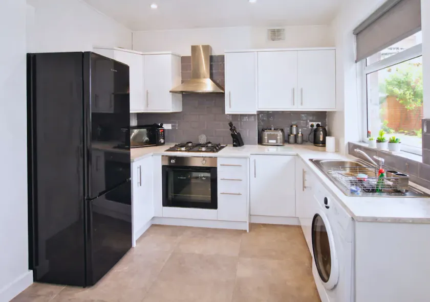 Pitchside Quarters Near Anfield sleeps 7 - Image 1
