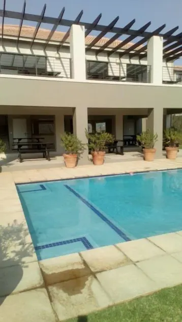 Remarkable 3-Bed Apartment in Fourways Sandton - Image 1