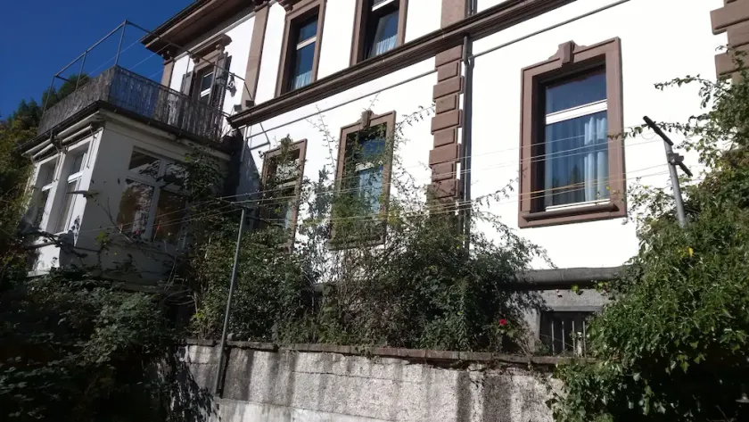 Moderno, spazioso e confortevole Wohung in Villa con buoni collegamenti di trasporto - Image 1