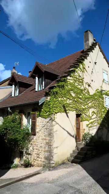 Dorfhaus in Passenans, an der Jura-Weinstraße - Image 1