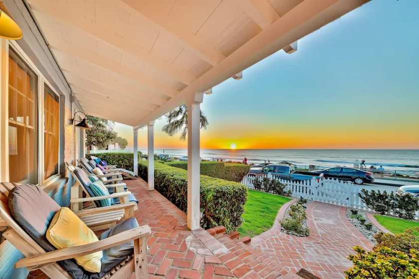 Oceanfront Dog Friendly Home with Waterfront Porch, Gas Grill, Hot Tub & Fire Pit - Image 1