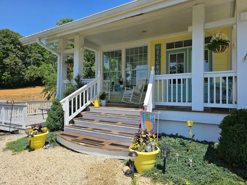 \"Historical”Yellow TeaCup Cottage,Farm setting, horses &goats ,rest n relax - Image 1