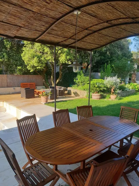 Entre Nimes e Uzes, agradável moradia com piscina em ambiente tranquilo - Image 1