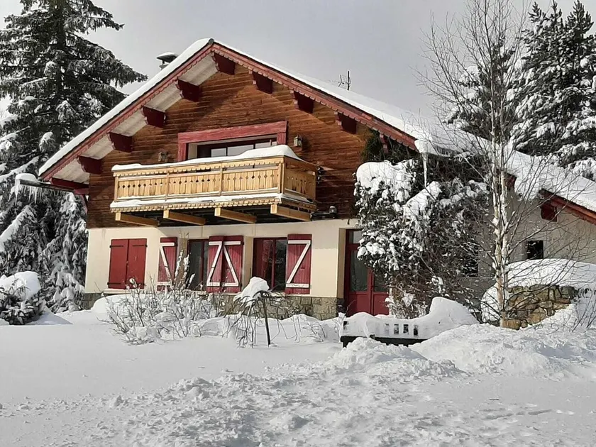 Charmerende hytte i skisportssted i Pyrenæerne Catalan - Image 1